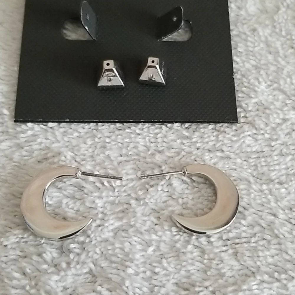 New Vince Camuto Crescent Moon Huggie Earrings - Picture 6 of 6